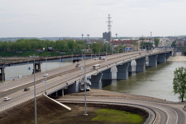 Кузнецкий мост через реку Томь в Кемерово